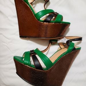 NWT Womens copper and green wedges